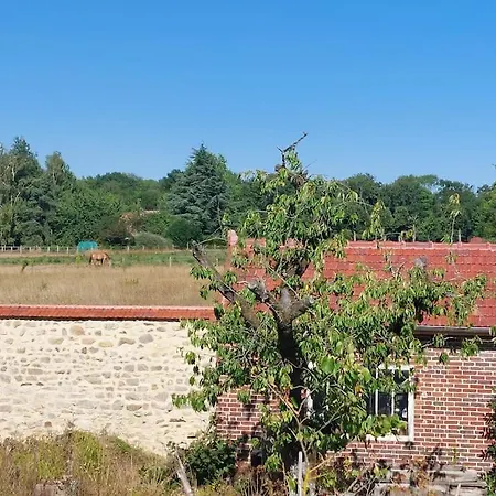 Holiday home Charmante Maison Avec Grand Jardin Lisiere Foret Levignen