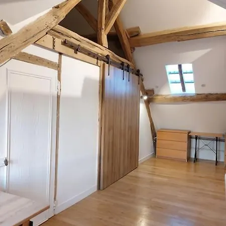 Holiday home Charmante Maison Avec Grand Jardin Lisiere Foret Levignen